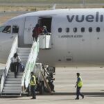 Cuarenta pasajeros tomaron ayer el último vuelo desde el aeródromo castellano-manchego con destino a Barcelona