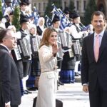 Los Príncipes de Asturias, a su llegada al acto de entrega de los premios que llevan su nombre