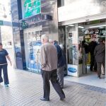 Cada día y desde el lunes, dos de cada tres farmacias valencianas cierra por huelga indefinida