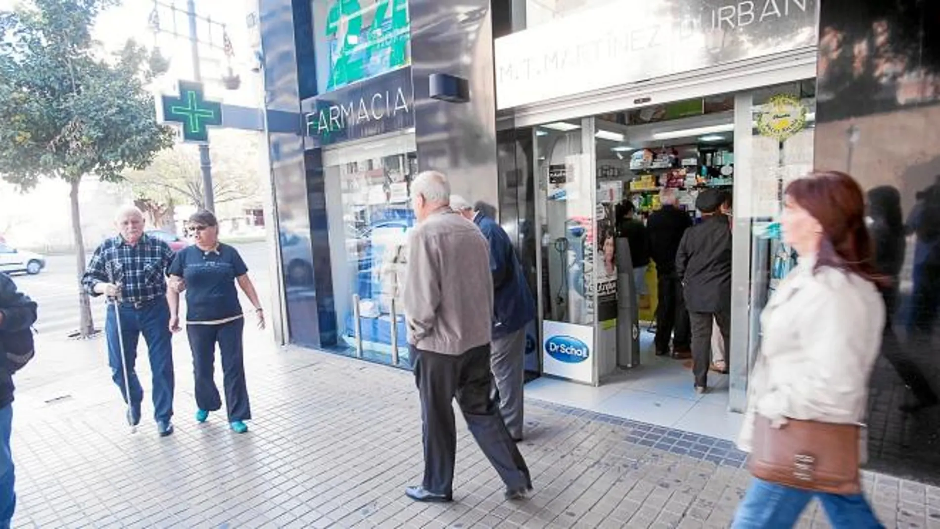 Cada día y desde el lunes, dos de cada tres farmacias valencianas cierra por huelga indefinida