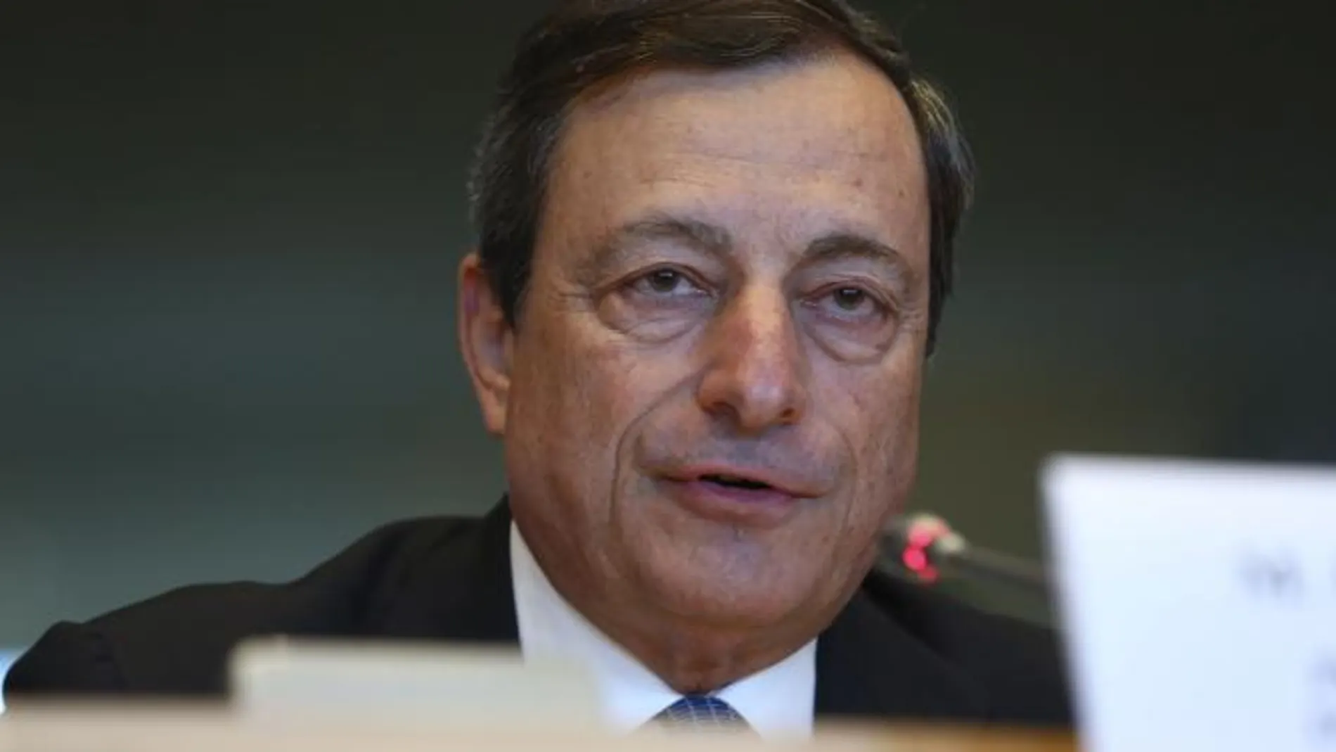 Draghi advierte de que es mejor recortar gastos que subir impuestos