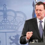 Rajoy estrecha relaciones con Merkel en pleno debate sobre el déficit