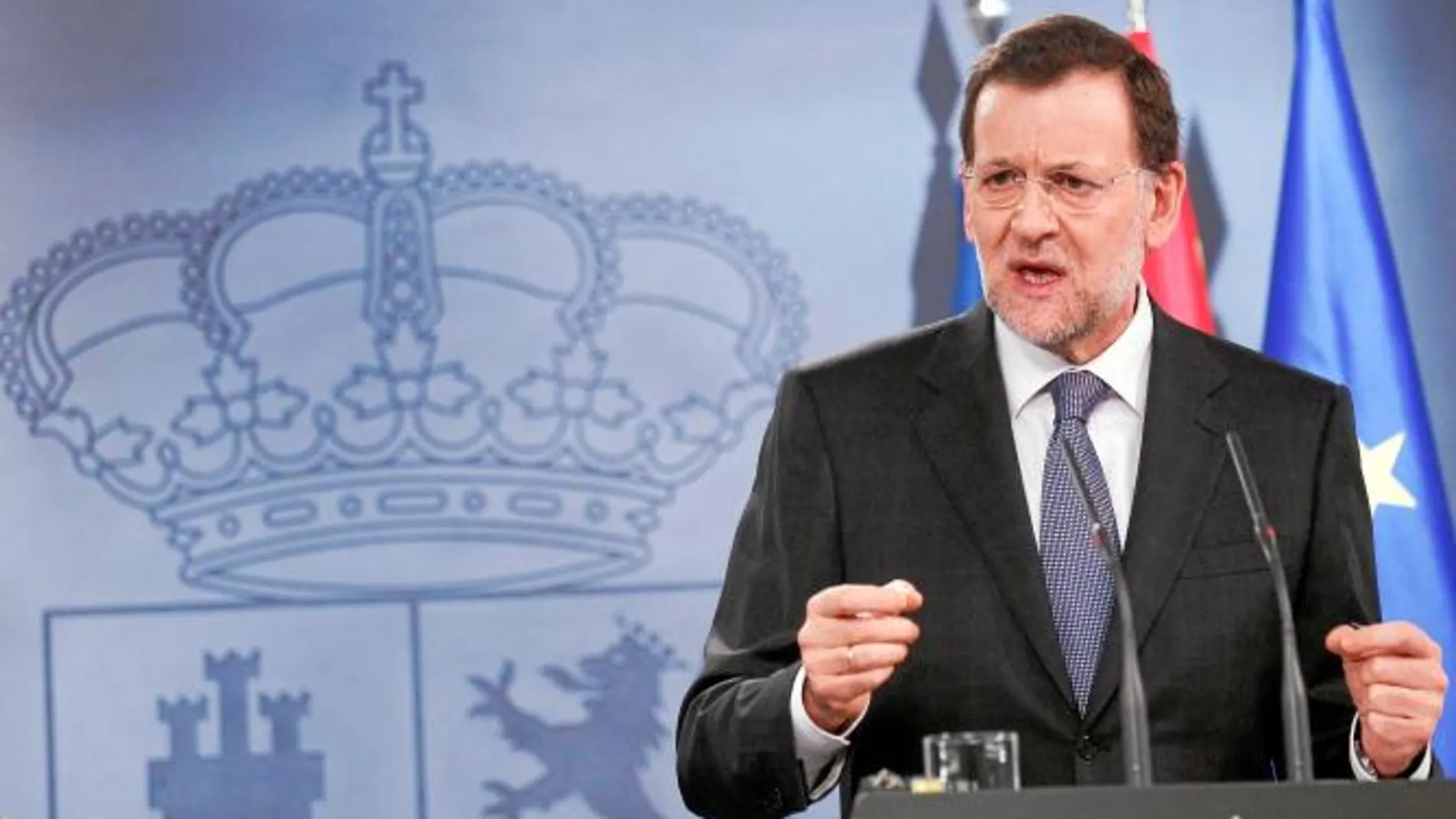 Rajoy estrecha relaciones con Merkel en pleno debate sobre el déficit