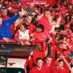 El presidente Hugo Chávez, durante una caravana electoral en la ciudad de Maturín, en el estado Monagas, el pasado viernes