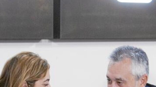 Las «presiones» del círculo de Griñán lo dejan «contra las cuerdas»