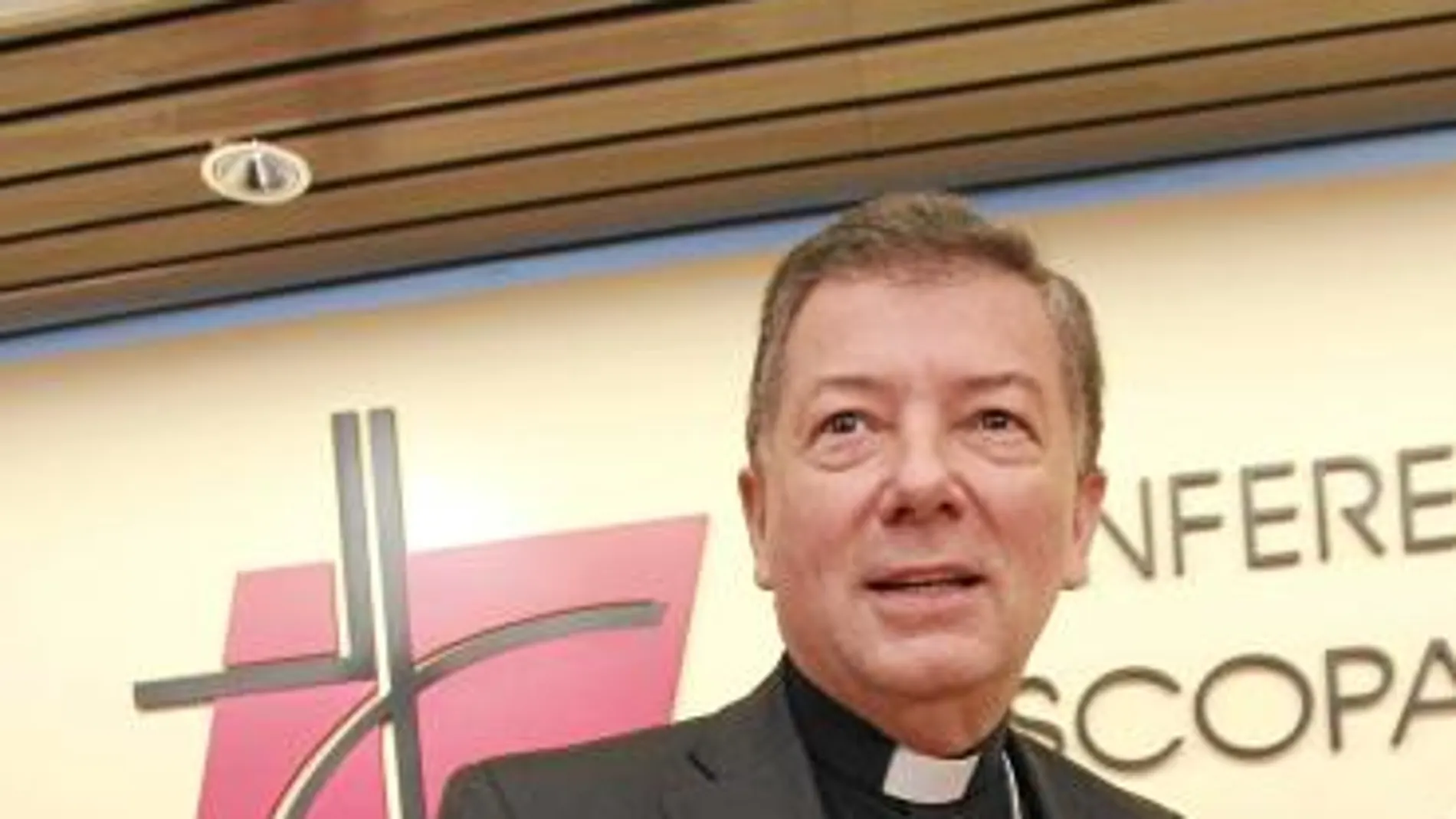 Martínez Camino, portavoz de la Conferencia Episcopal