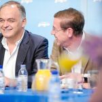 El número uno de la lista por Valencia, González Pons, y el secretario general del PPCV, Antonio Clemente