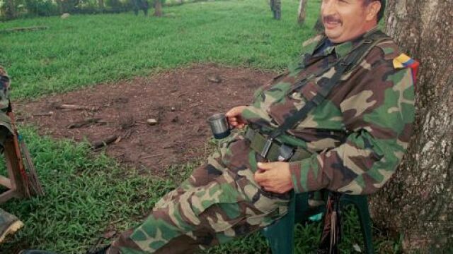 Las FARC vetan las relaciones de pareja para frenar deserciones