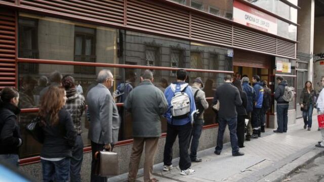 El paro sube en 59.536 personas en noviembre, más del doble que en 2010