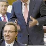 Arenas, ayer, en un momento de su intervención en la Cámara andaluza