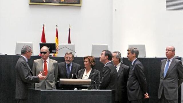 Toda la corporación municipal acudió a recibir a Don Juan Carlos empresas