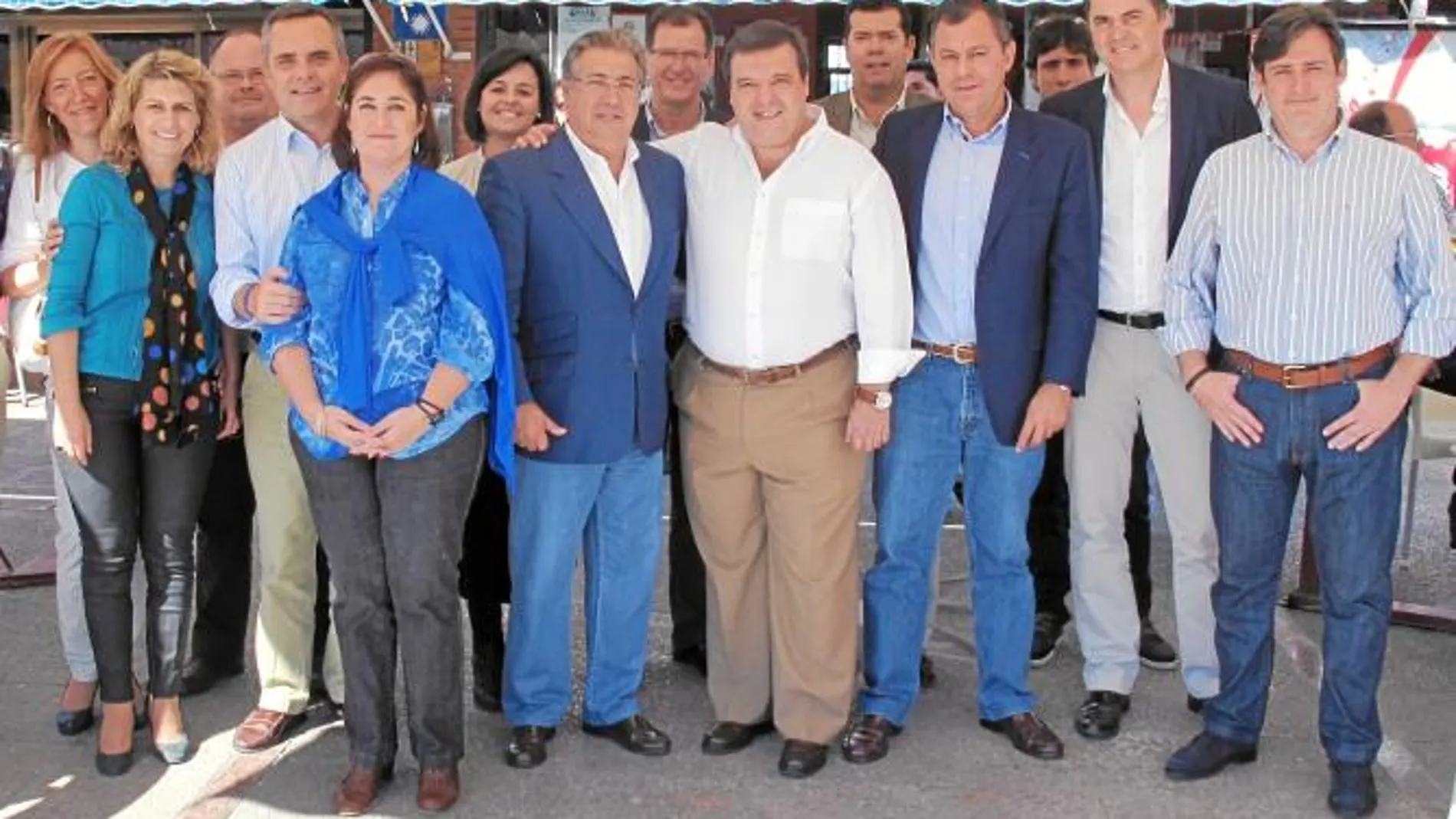 El aparato regional del Partido Popular arropó al ya ex alcalde de Cantillana Enrique Naranjo
