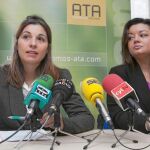 La presidenta de ATA Castilla y León, Soraya Mayo, presenta, junto a María Jesús Pérez, el informe