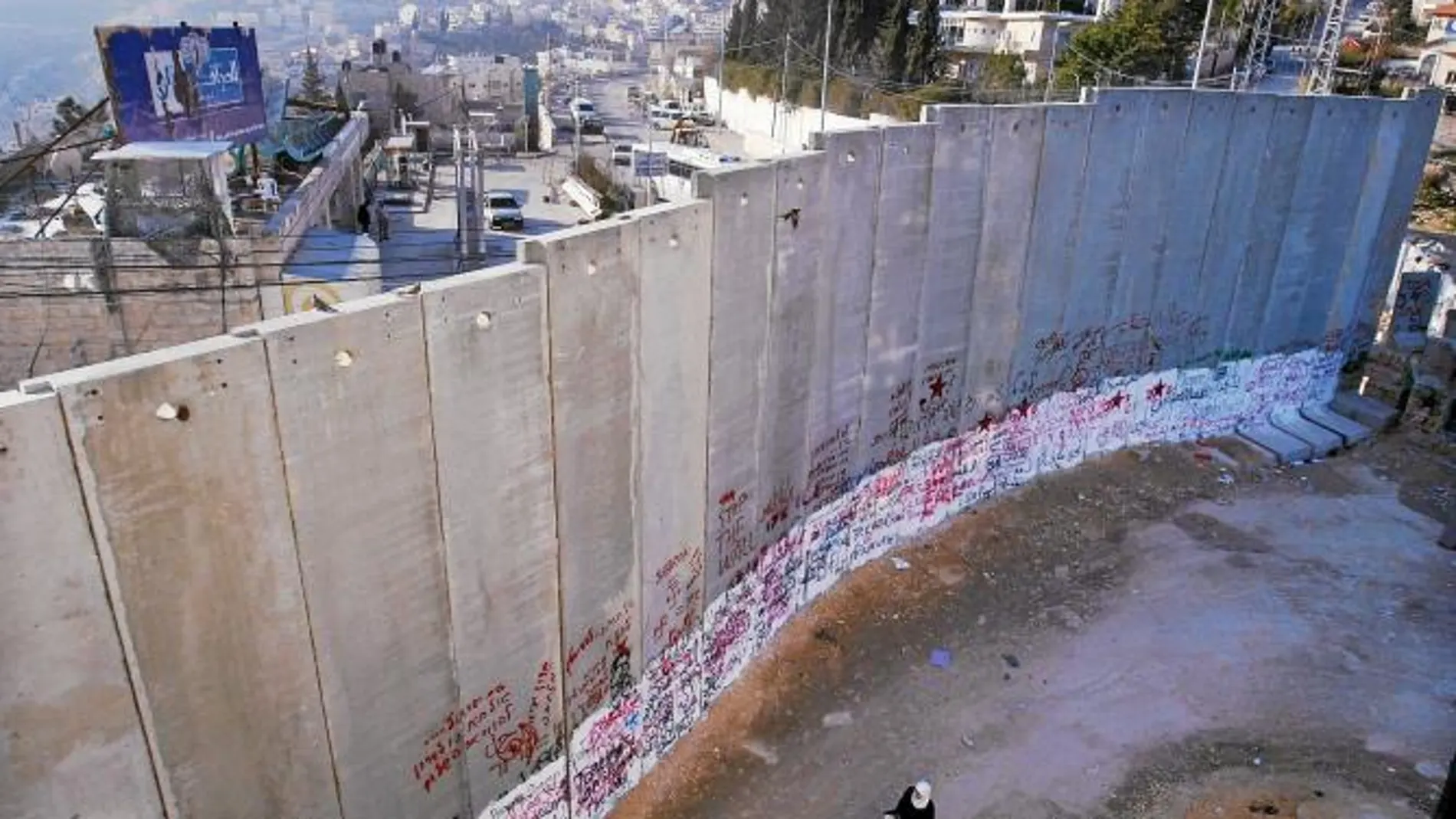 La valla de hormigón que separa Israel y Cisjordania a su paso por Jerusalén