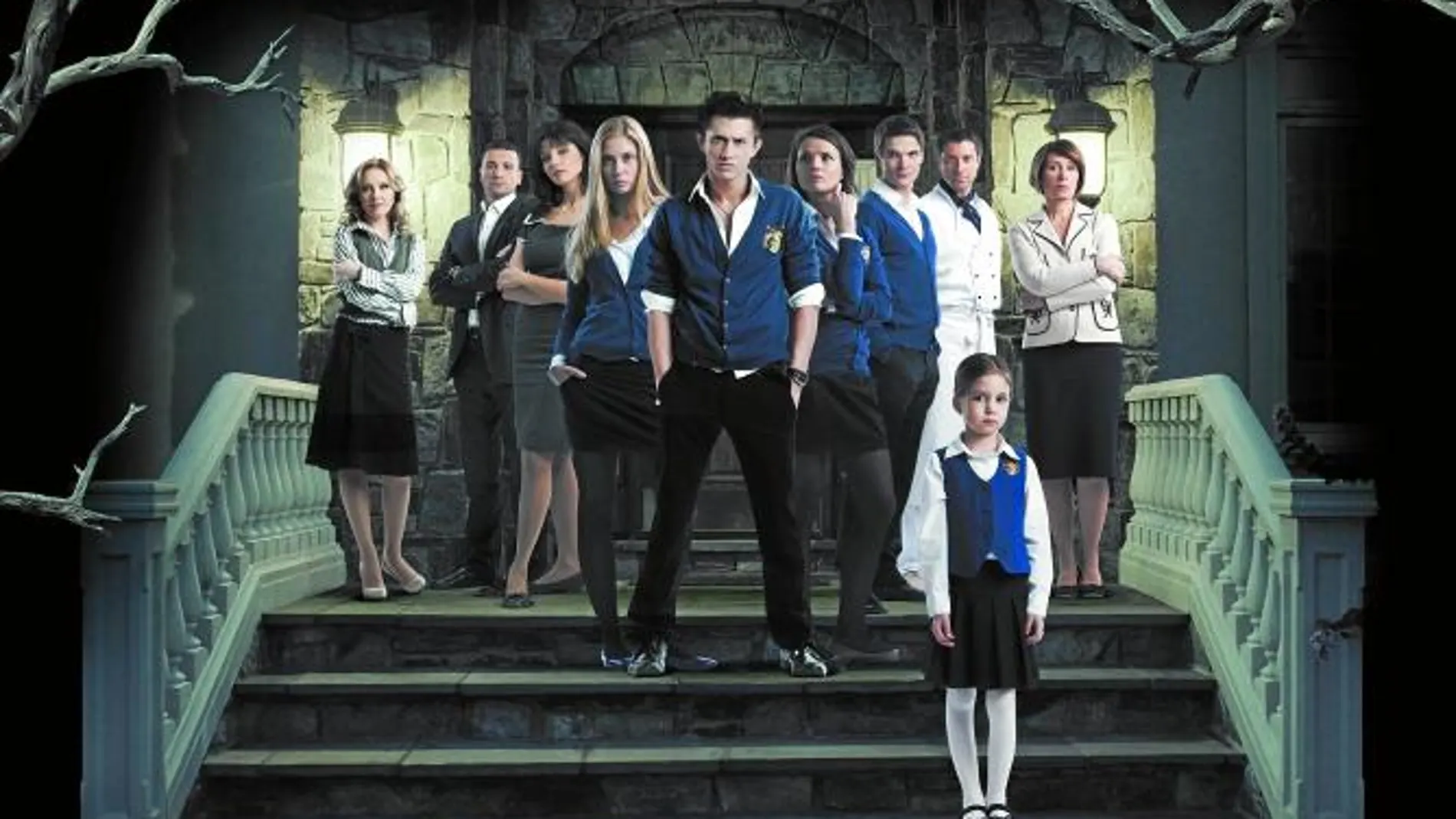 Los protagonistas de «El internado» ruso, en la escalinata de entrada al colegio