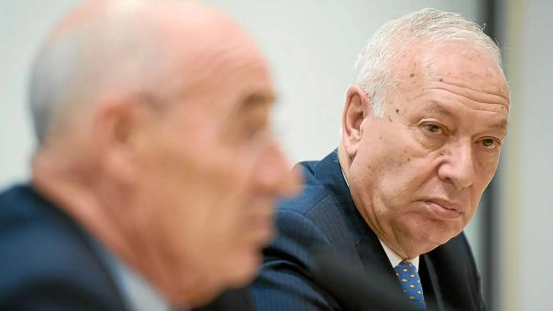 El eurodiputado, García-Margallo, ayer durante la conferencia en el centro cultural Bancaja