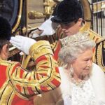 Isabel II pone firme al servicio
