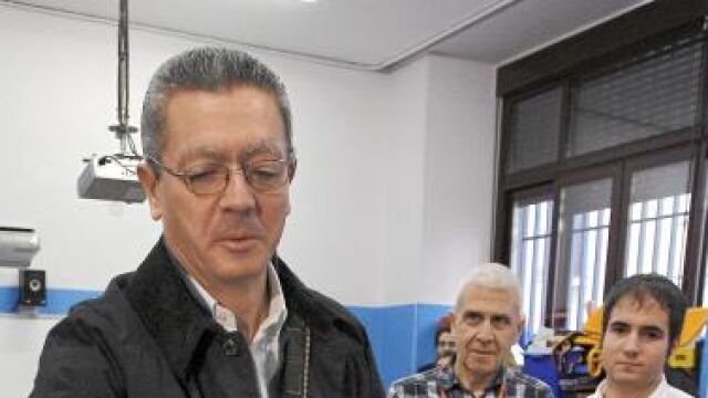 El alcalde de Madrid, Alberto Ruiz-Gallardón, votó a primera hora