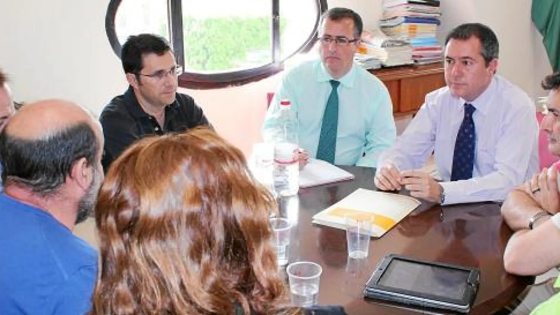 El PSOE alerta de una estrategia de Zoido para justificar privatizaciones