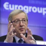 Juncker dice que la eurozona actuará coordinada con el BCE y activará el Fondo de Estabilidad Financiera