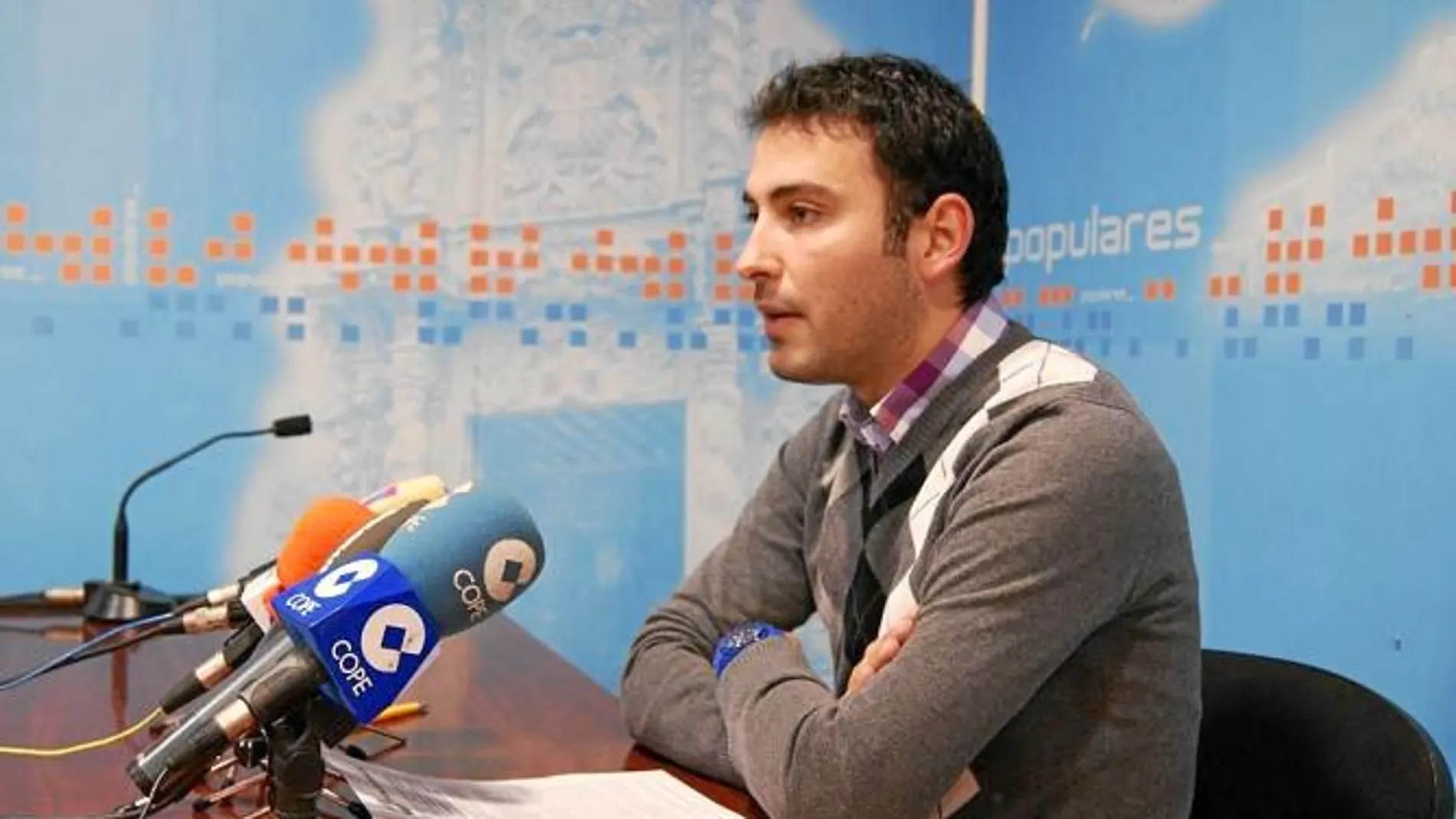 El responsable de Vivienda del Ayuntamiento de Lorca, Agustín Llamas, ayer durante la rueda de prensa