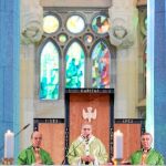 El cardenal arzobispo ofició una misa en la Sagrada Familia