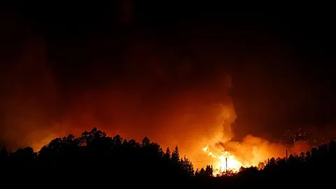 El incendio de Tenerife entra en el Parque Nacional del Teide