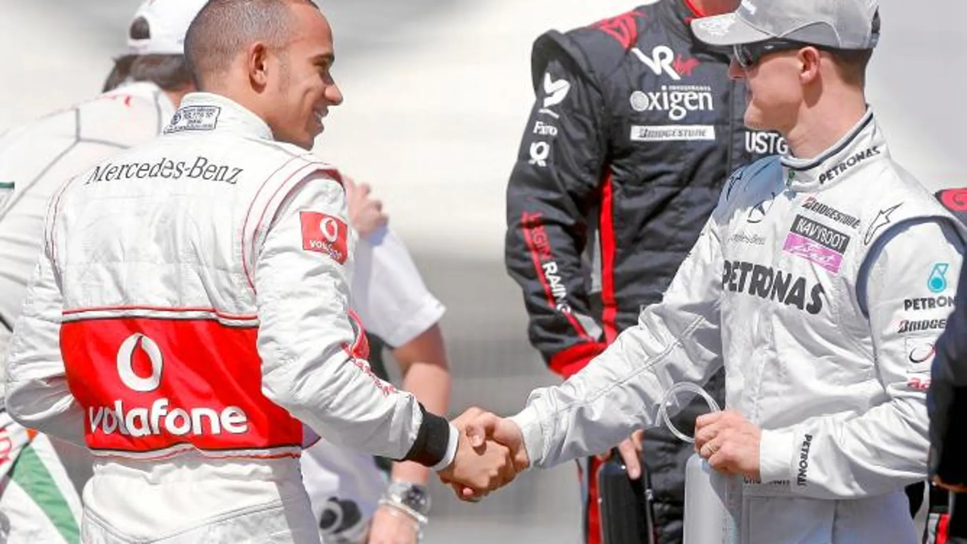 Hamilton ocupará el lugar de Michael Schumacher en Mercedes