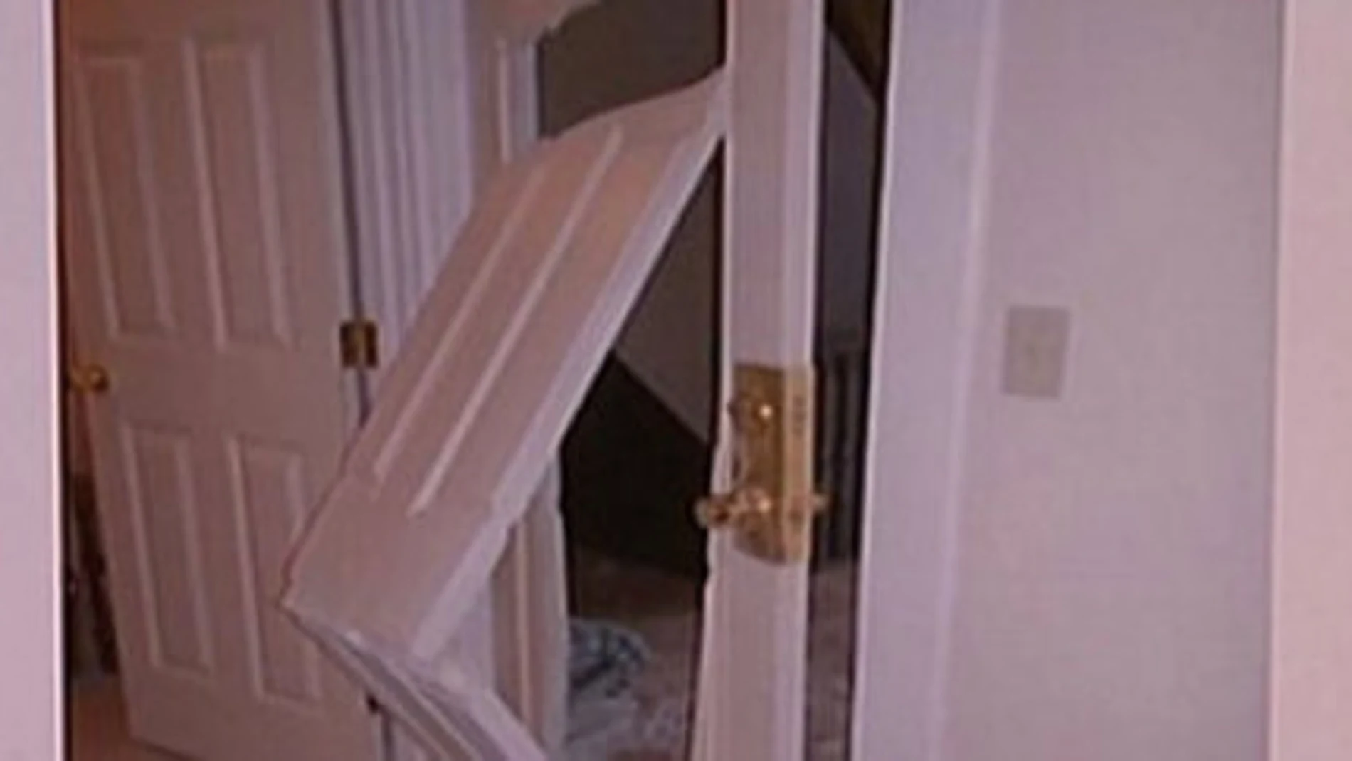 El FBI echa la puerta abajo de la casa equivocada