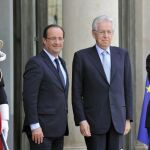 Hollande y Monti piden no bajar la guardia en la defensa de la zona euro