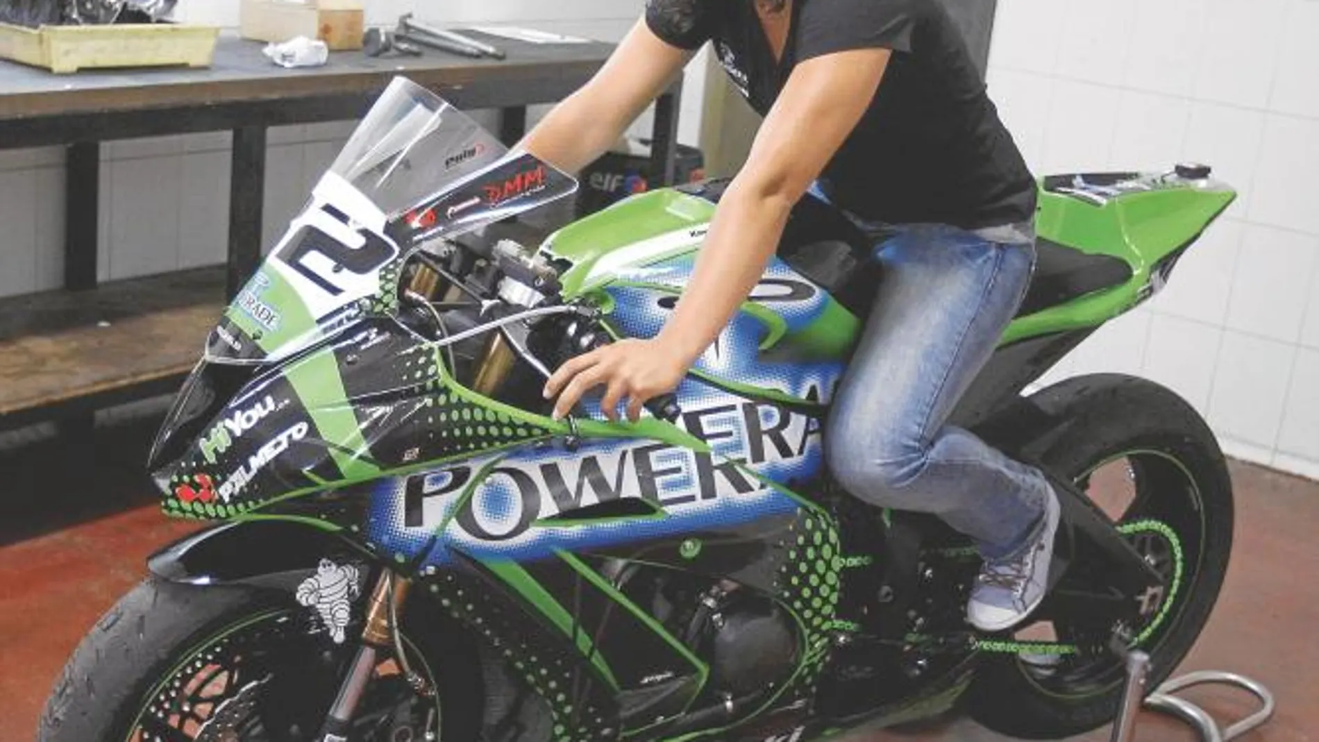 Elena Rosell/ piloto de motos: «Me rompí el omóplato y perdí mucha masa muscular»