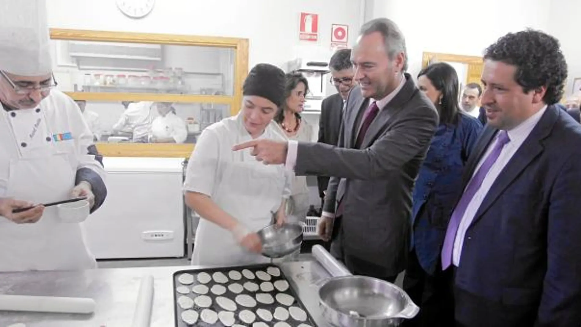 Fabra visita el Centro Integrado Público de Benicarló con motivo del inicio del curso