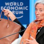 Lagarde: «Estoy para recaudar dinero con mi bolso para Europa»