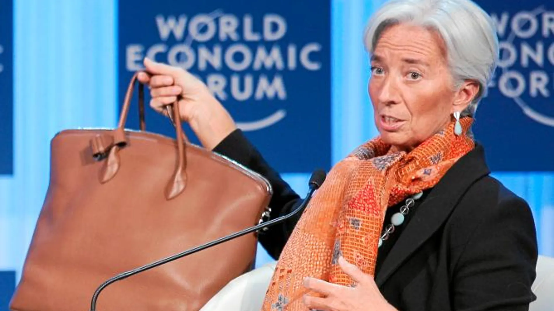 Lagarde: «Estoy para recaudar dinero con mi bolso para Europa»