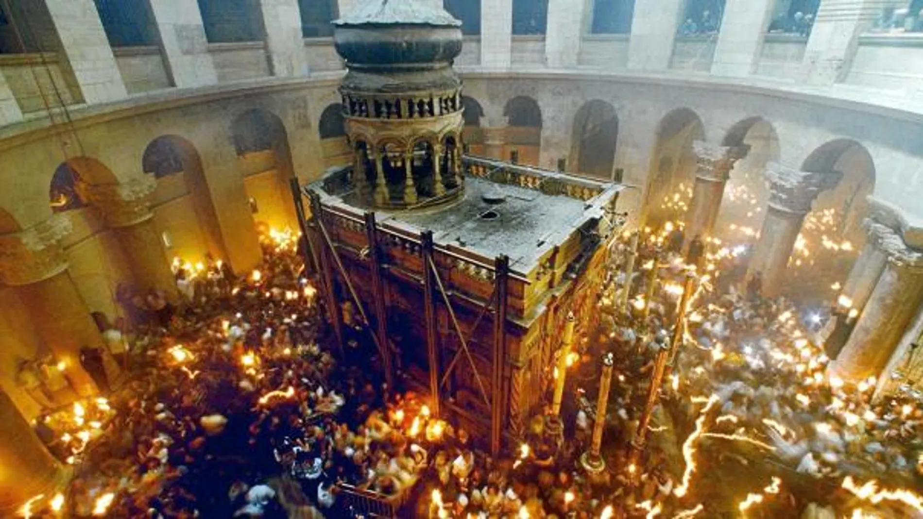 En el templo conviven cinco comunidades cristianas que tienen repartido el espacio y tiempo de uso