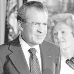 Richard Nixon y su esposa Pat, el día que dimitió como presidente de EE UU a causa del Watergate