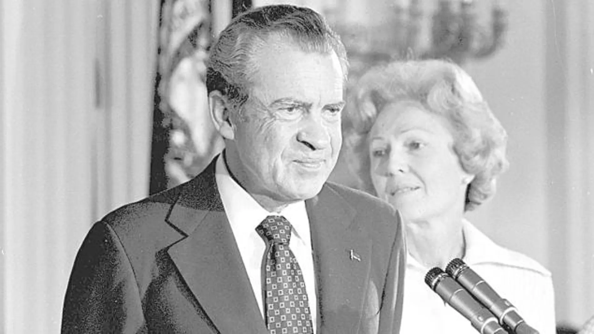 Richard Nixon y su esposa Pat, el día que dimitió como presidente de EE UU a causa del Watergate