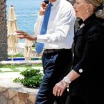 Barack Obama y Hillary Clinton, paseando el pasado junio en Los Cabos (México), durante la cumbre del G-20