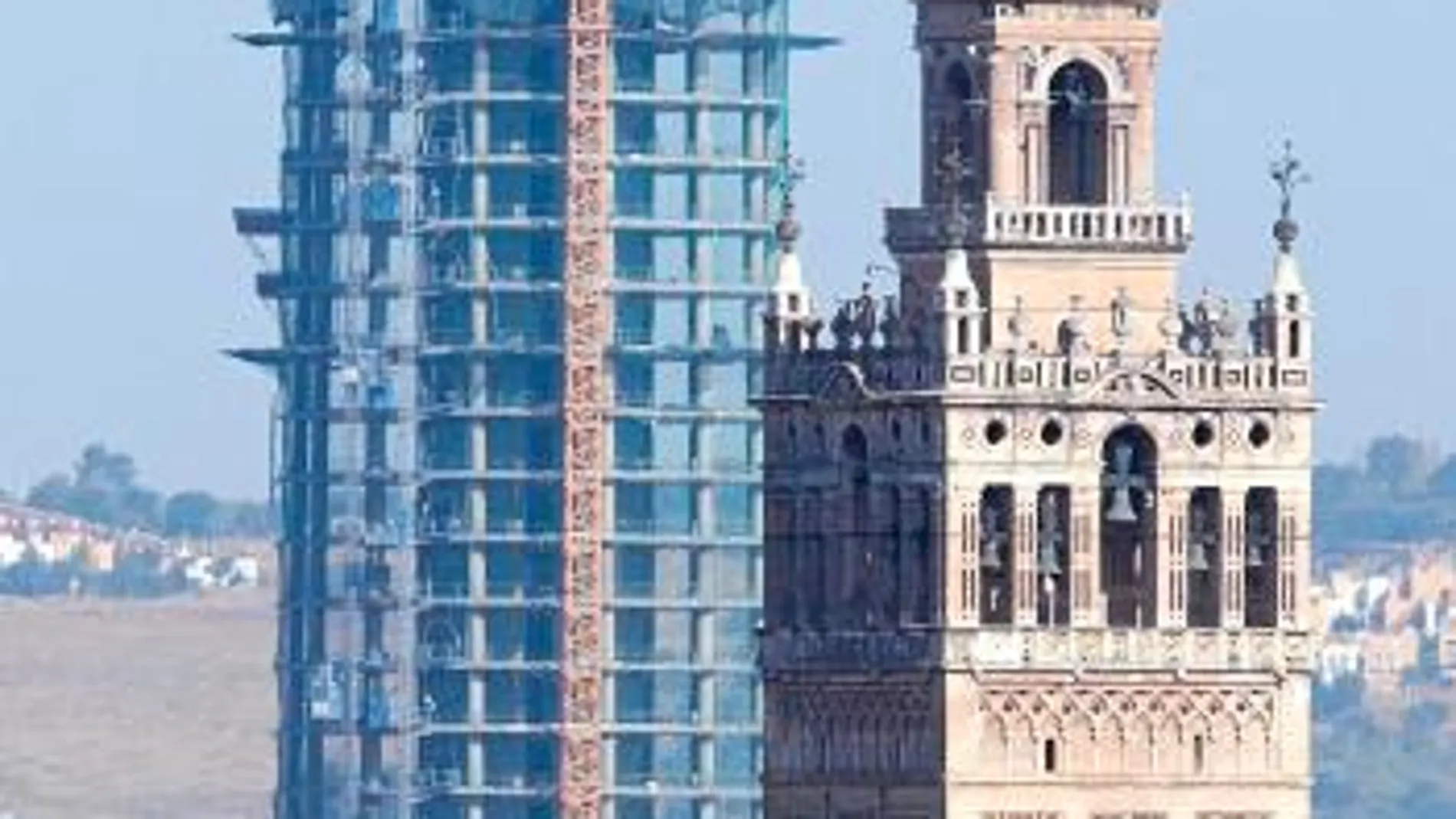Sevilla aleja de la Torre Pelli el fantasma de la lista negra