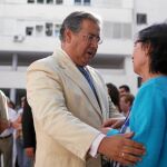 Zoido visitó ayer a los ochenta vecinos afectados por la decisión de la Junta de repercutirles el IBI