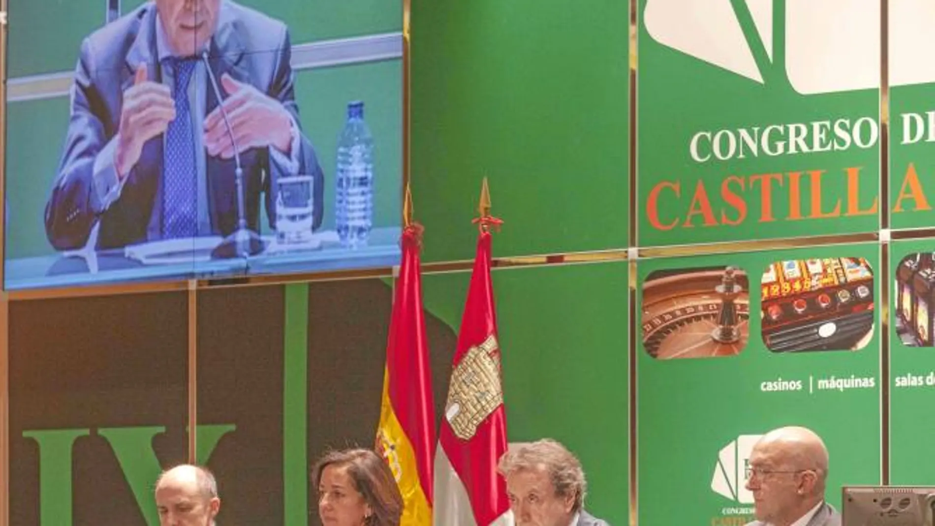 De Santiago-Juárez inaugura el IX Congreso del Juego de Castilla y León. Junto a él, Mercedes Cantalapiedra, Jesús Julio Carnero y Enrique Alejo