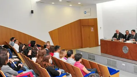 El consejero Ballesta inauguró el postgrado, ayer en la UMU