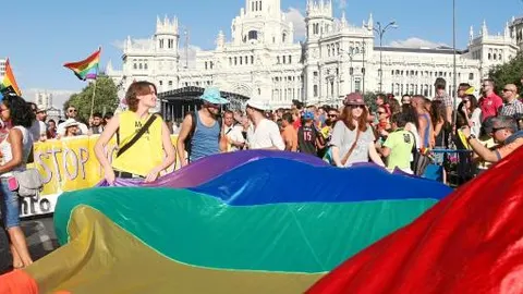 El Orgullo gay «toma» Cibeles