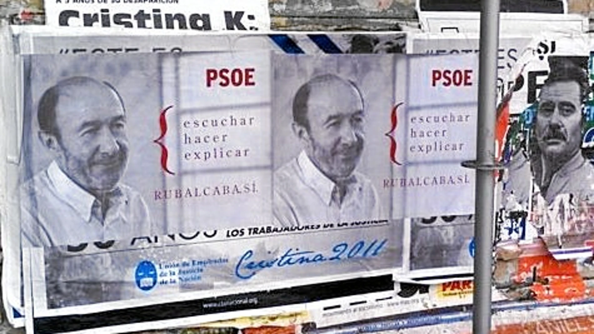 En las calles de Buenos Aires ya pueden verse colgados carteles del candidato socialista de cara a la próxima cita electoral