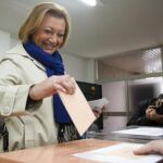 La presidenta del Gobierno de Aragón y líder del PP, Luisa Fernanda Rudi, ejerce su derecho al voto