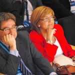 Enric Millo junto a su esposa, Montserrat Viñas, en el congreso del PP de Gerona celebrado en primavera