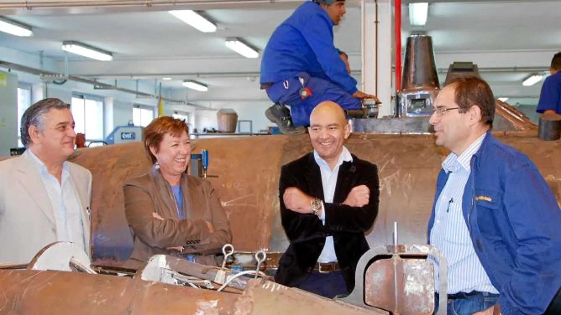Pilar Barreiro y Jaime García Legaz (segundo por la derecha), en su visita al IES Politécnico de Cartagena