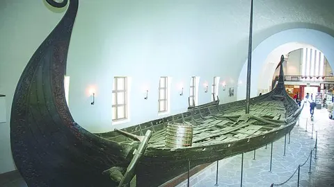 Un barco vikingo en el Museo Vikingo de Oslo