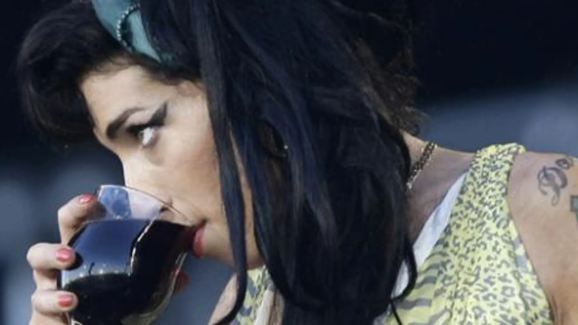 Conocida fue la adicción de Amy Winehouse al alcohol