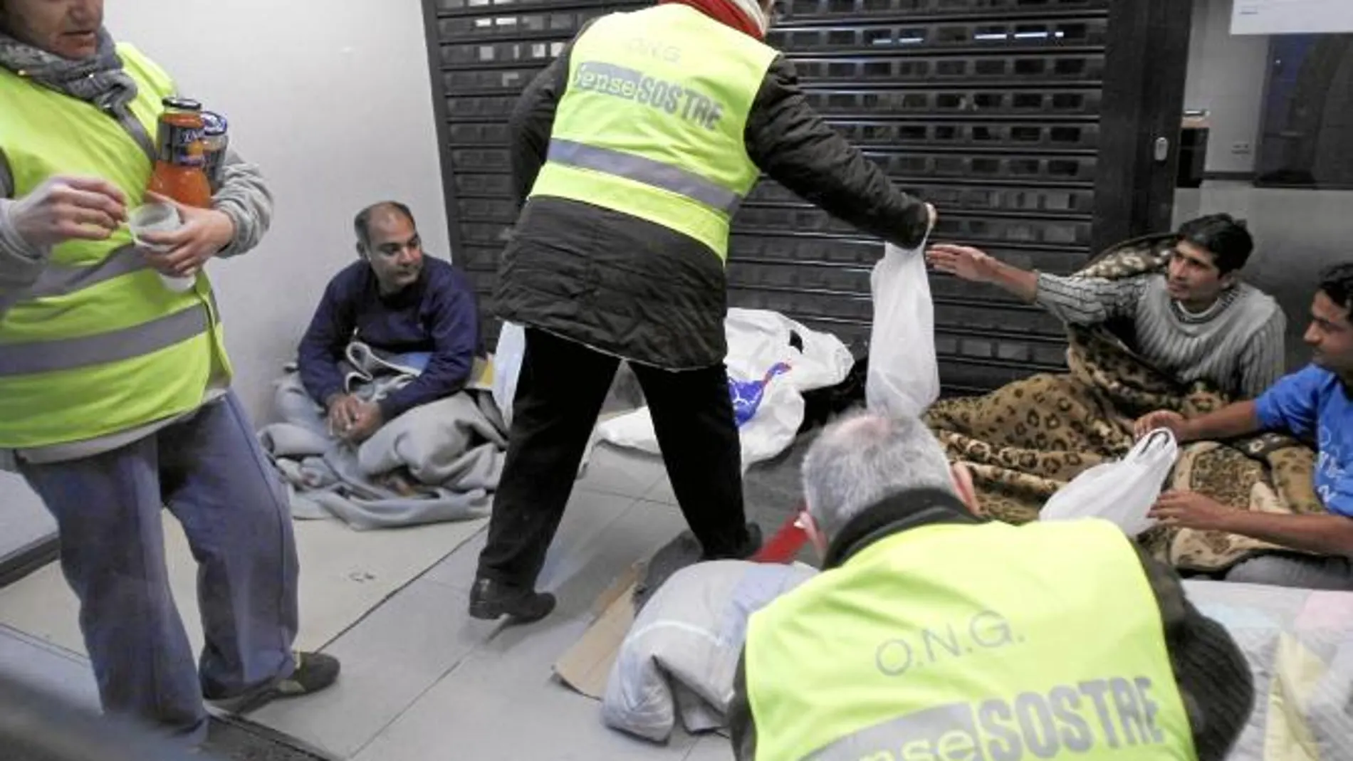 La ONG más pequeña de Cataluña reparte más de 2000 kits a indigentes